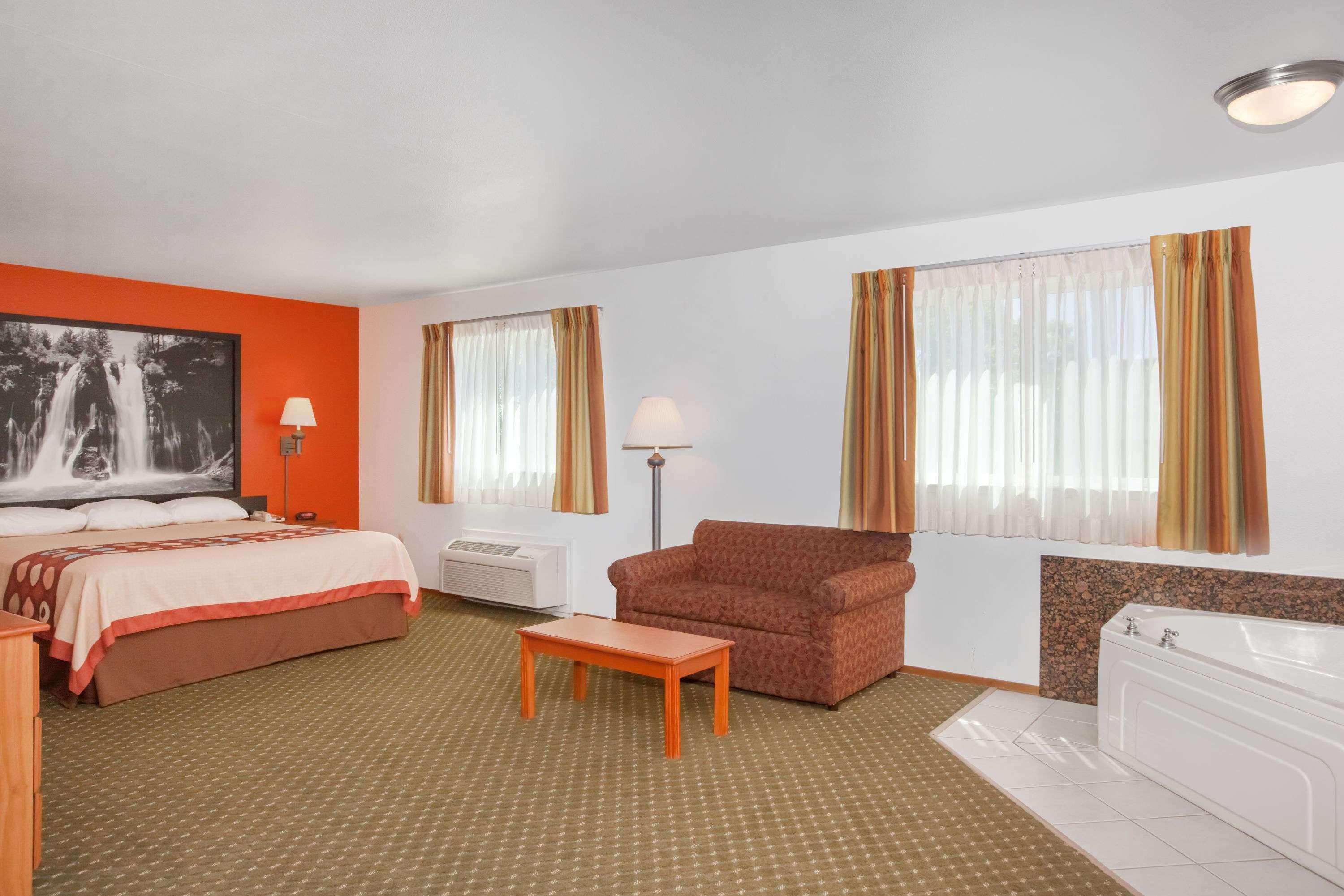 Super 8 By Wyndham Cloverdale Wine Country Εξωτερικό φωτογραφία