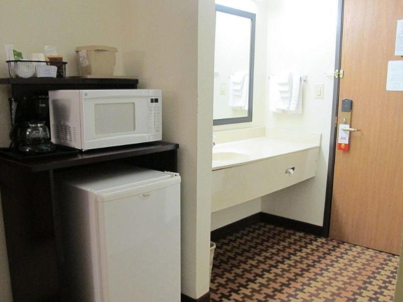 Super 8 By Wyndham Cloverdale Wine Country Εξωτερικό φωτογραφία