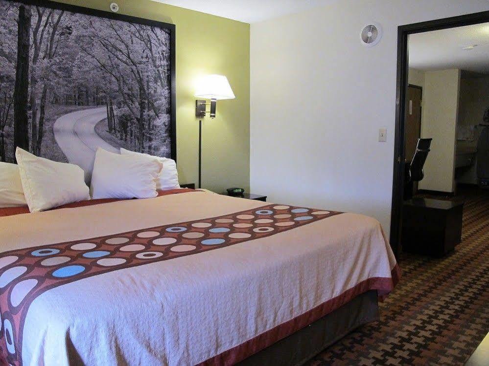 Super 8 By Wyndham Cloverdale Wine Country Εξωτερικό φωτογραφία