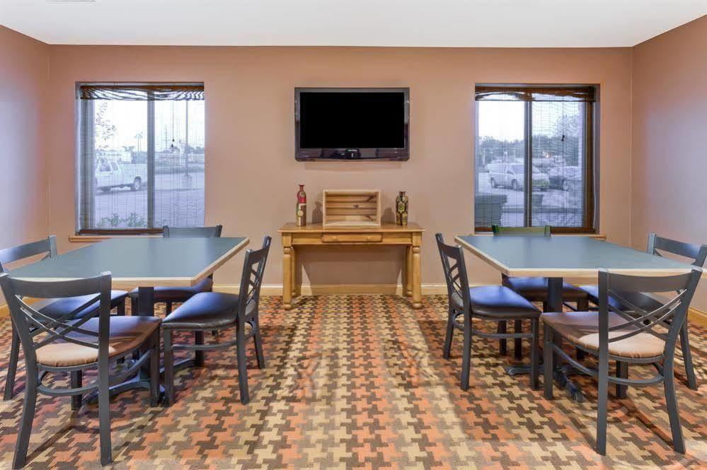 Super 8 By Wyndham Cloverdale Wine Country Εξωτερικό φωτογραφία