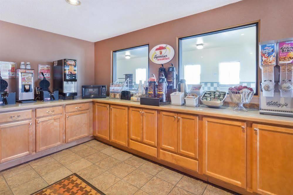 Super 8 By Wyndham Cloverdale Wine Country Εξωτερικό φωτογραφία